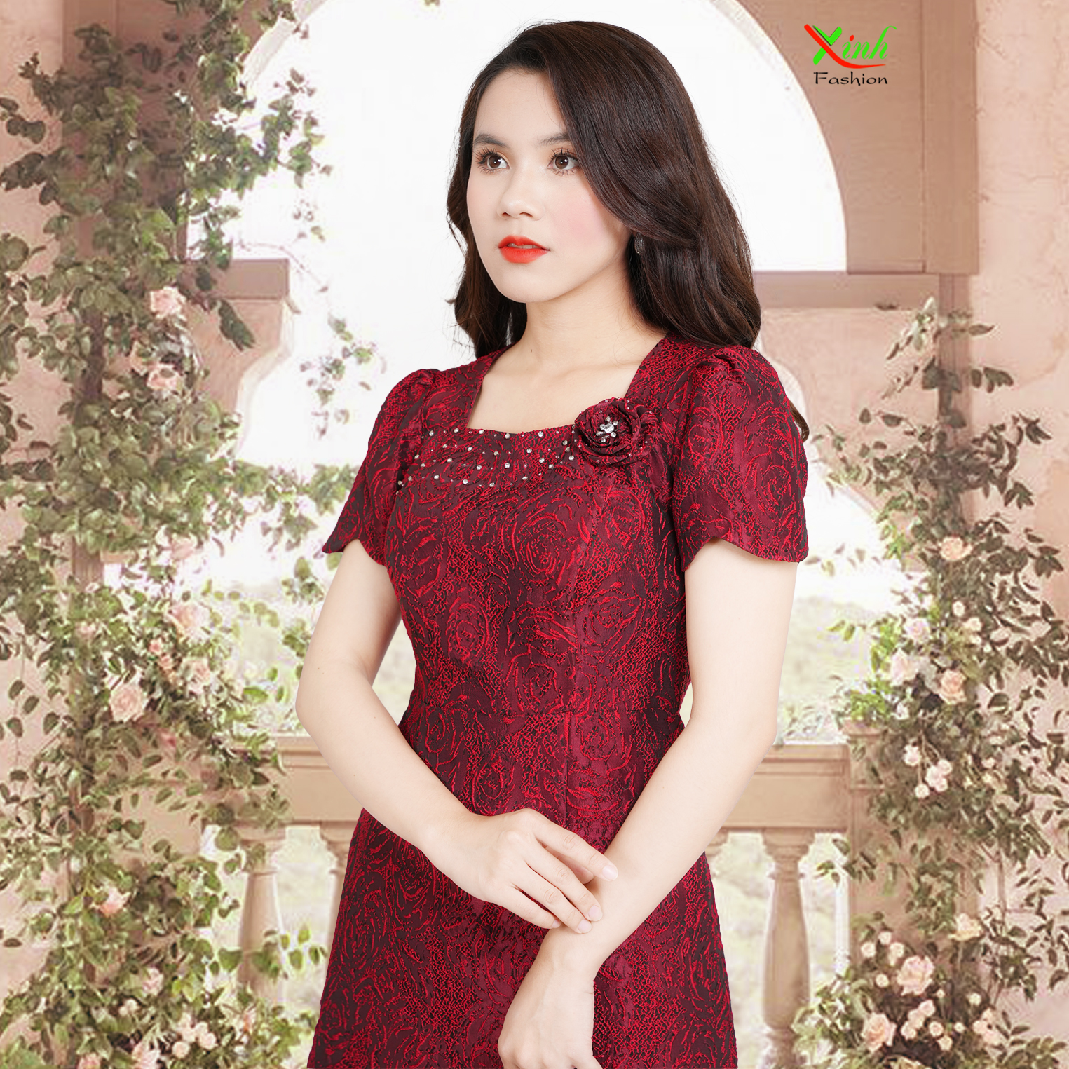 Đầm Gấm Taftap Đỏ Đô Hoa Kết Cườm Cao Cấp DL849