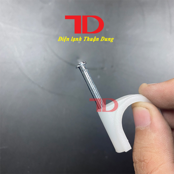 Móc ống nước, dây điện phi 21 Điện Lạnh Thuận Dung
