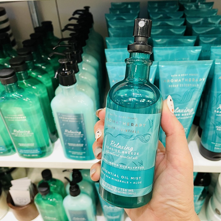 Xịt thơm gối thư giãn Relaxing Bath&Body Works 156ml