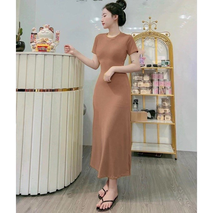 Đầm from xoè chất len gân tay ngắn hở lưng