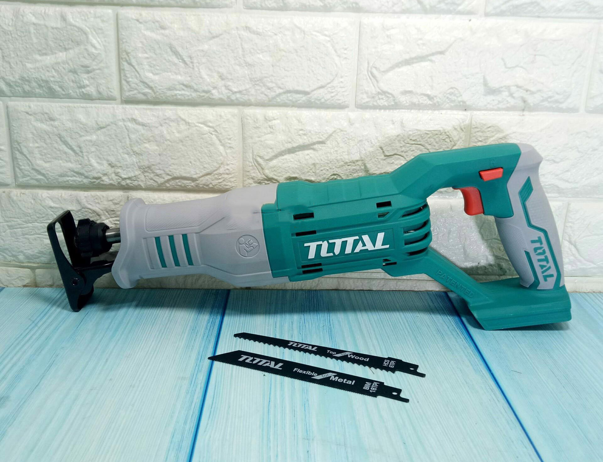 20V Máy cưa kiếm dùng pin Total TRSLI1151 (chỉ thân máy, không gồm pin và sạc)