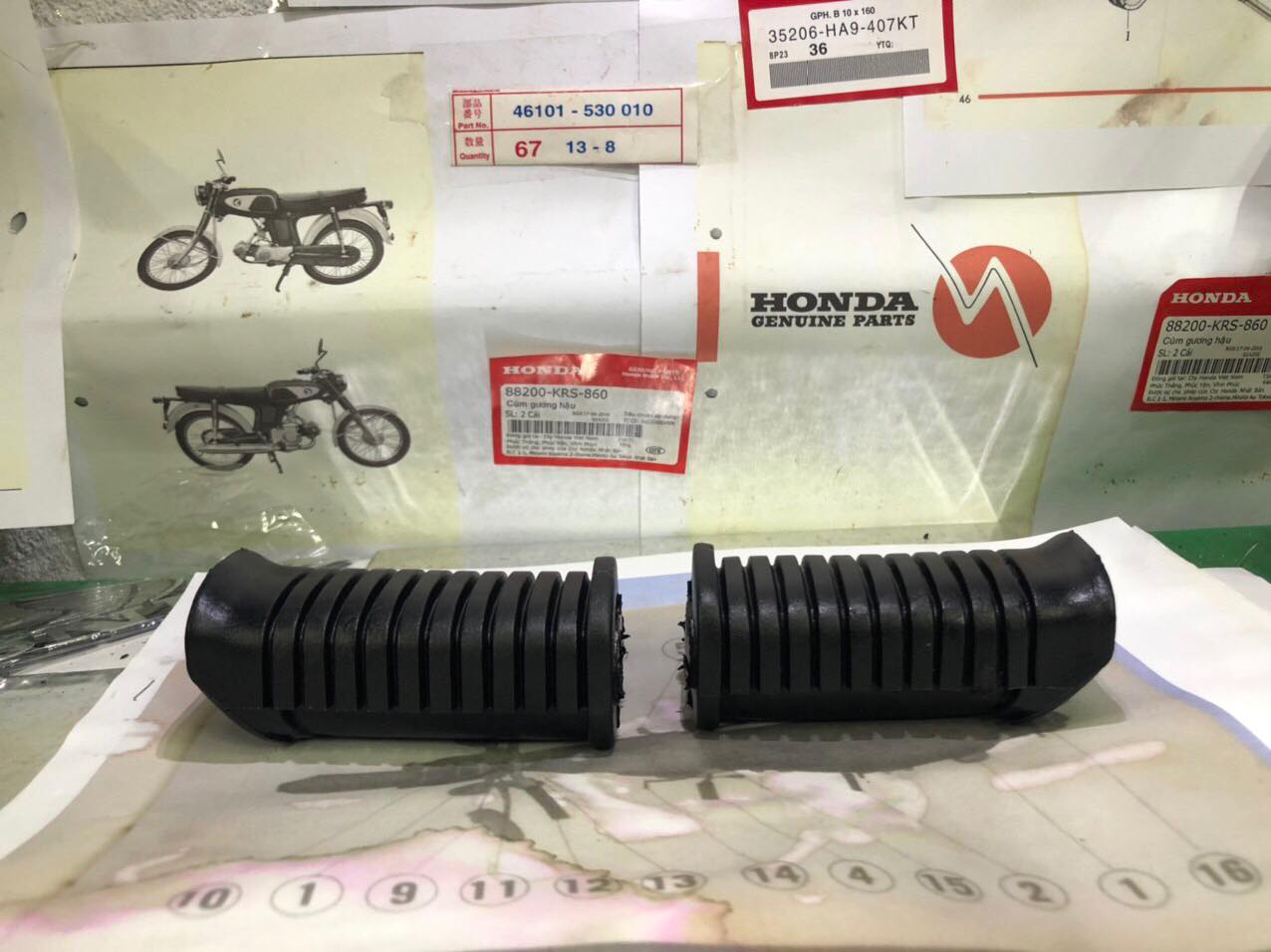 Honda win: cặp cao su gác chân trước cho anh em dọn xe win