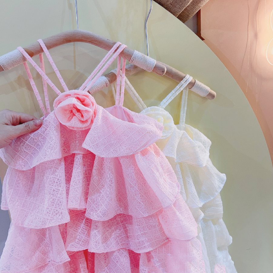 Dress 2 wire for baby super cute, fabric material super beautiful lace, soft and breathable, help baby arrangements roof when outing. Baby girls, breathable