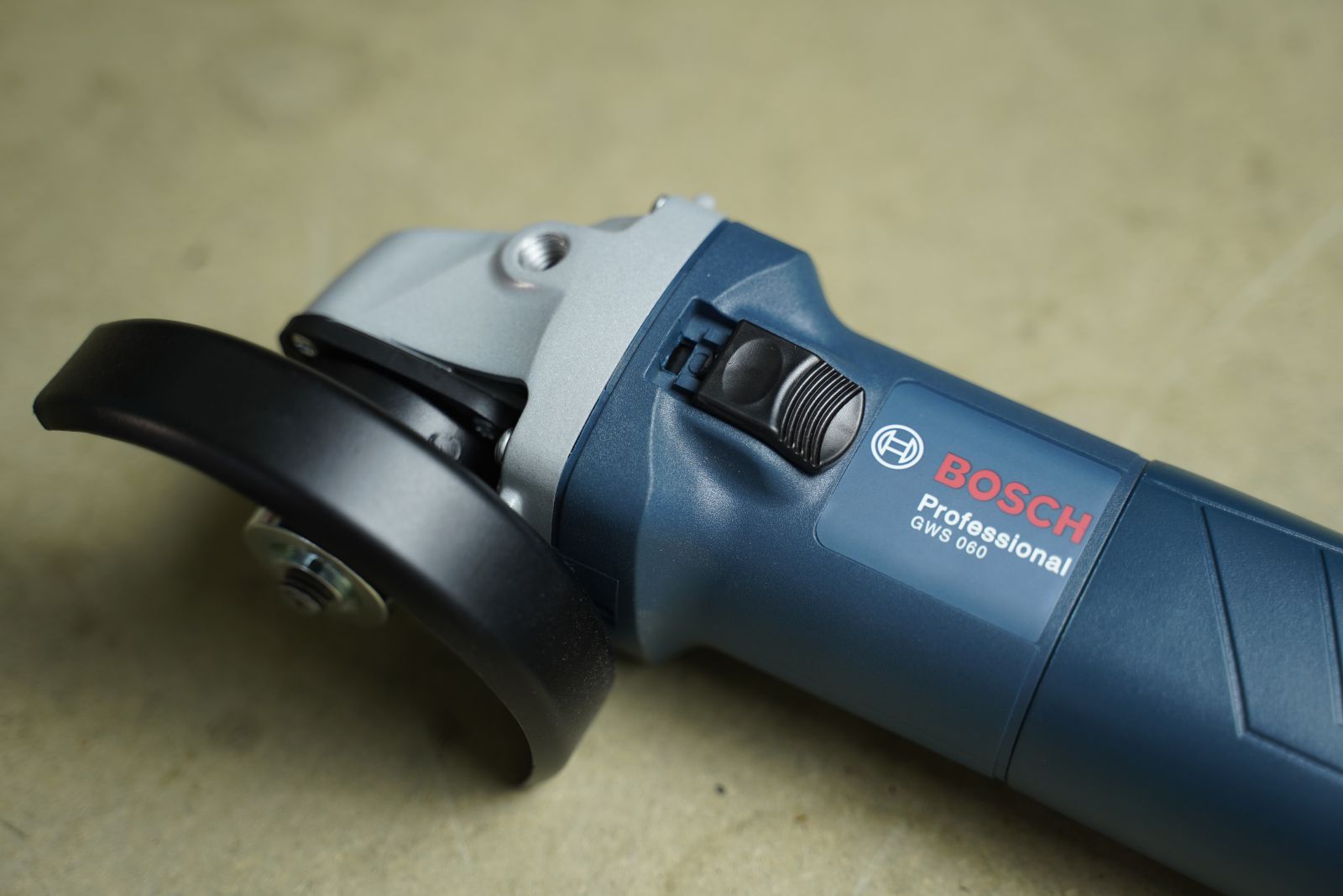 Máy mài Bosch GWS 060 (100mm)