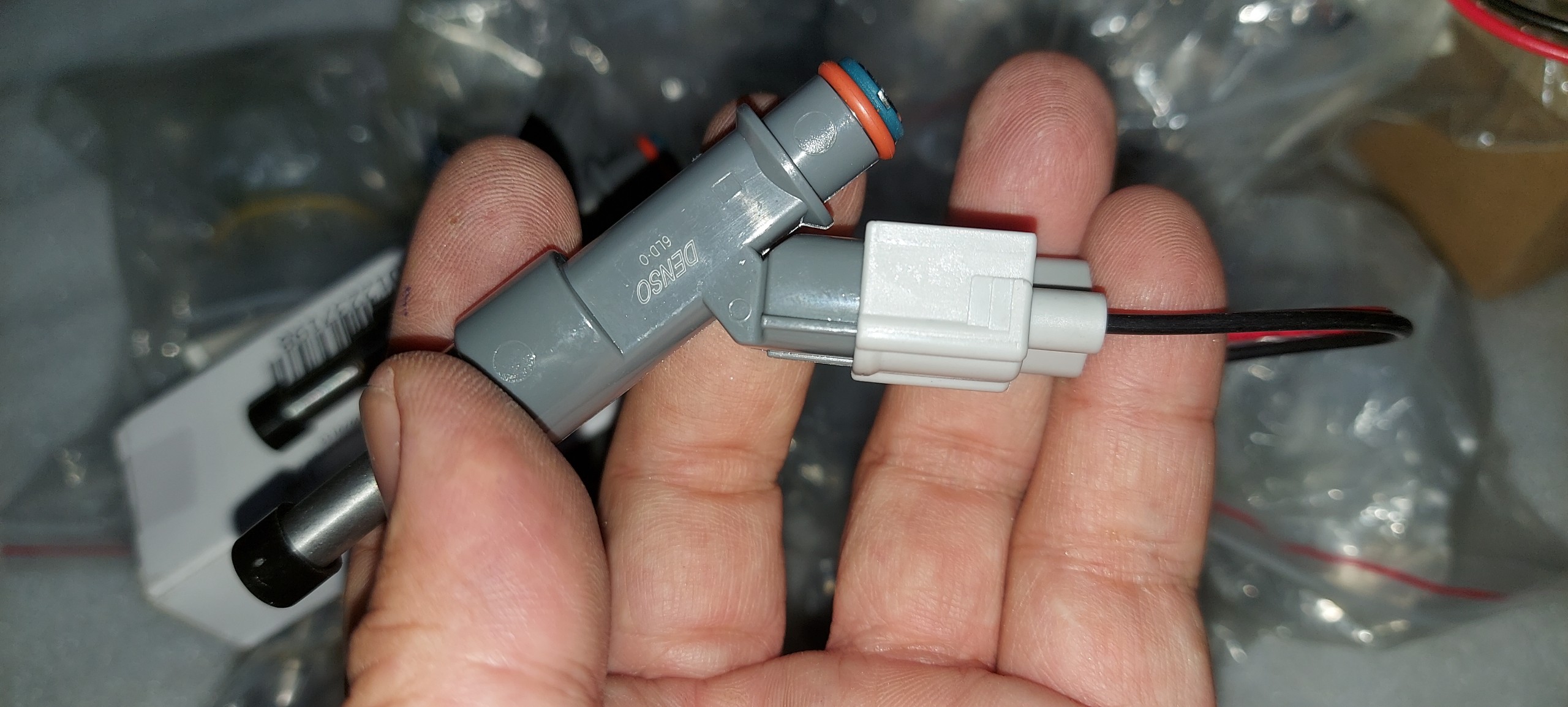 Metal auto fuel injector & plugs-Toyota Innova, Fortune, Hilux, 4runner, Tacoma or Ford, Mazda, etc.