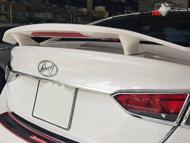 Đuôi gió xe Huyndai Accent BẢN MỘC