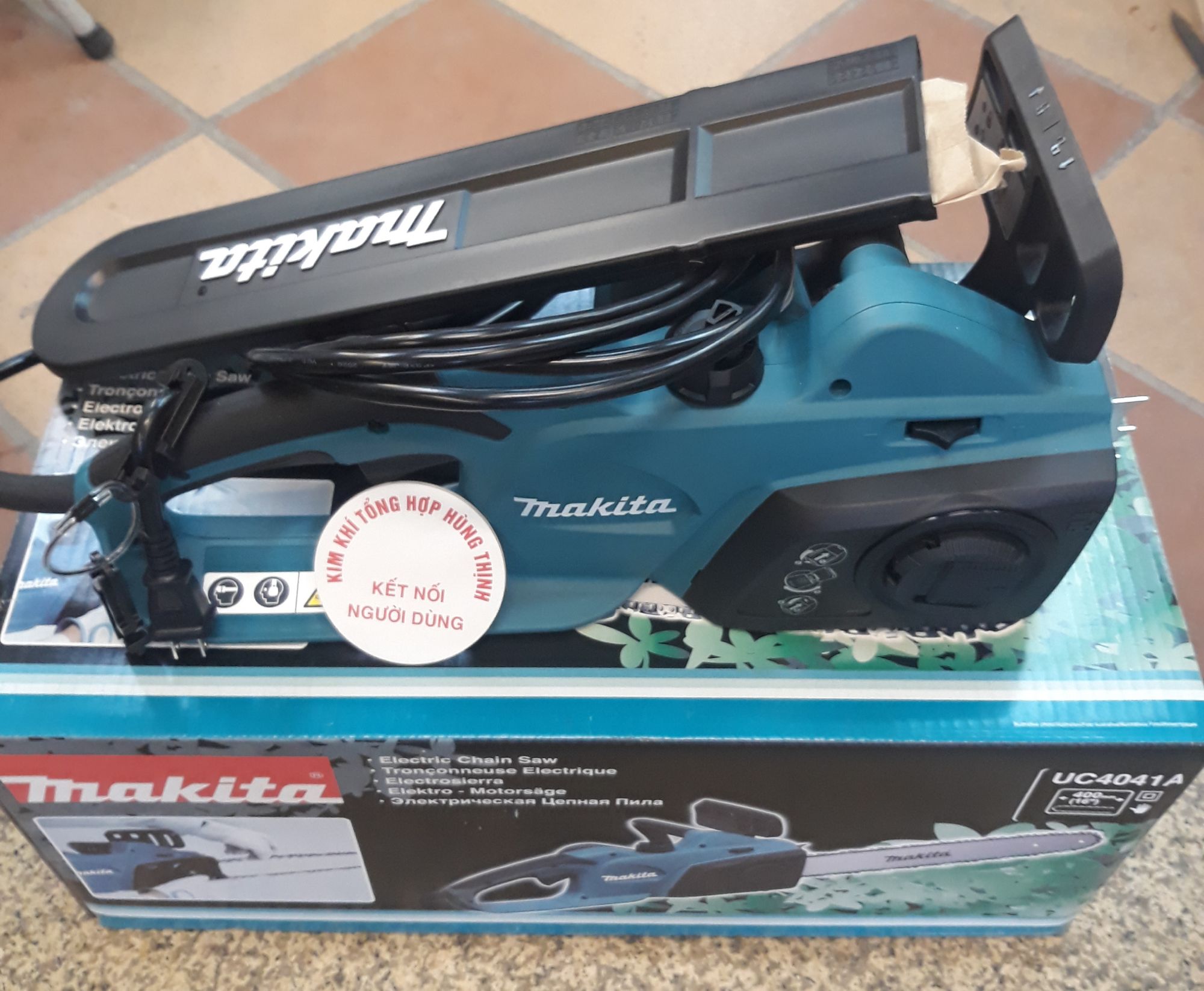 máy cưa xích makita .mã UC4041