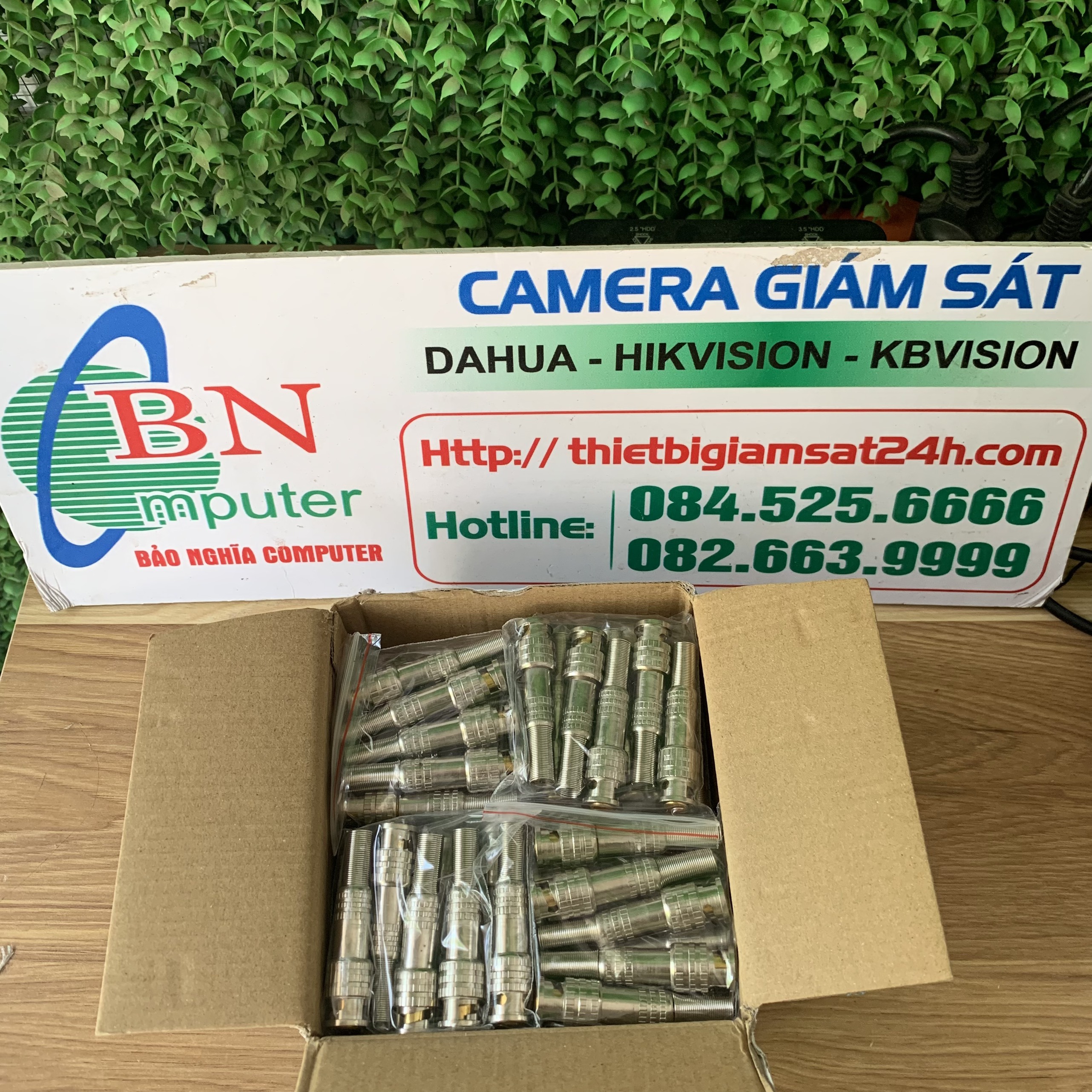 Hộp 100 Rắc BNC dùng thi công camera