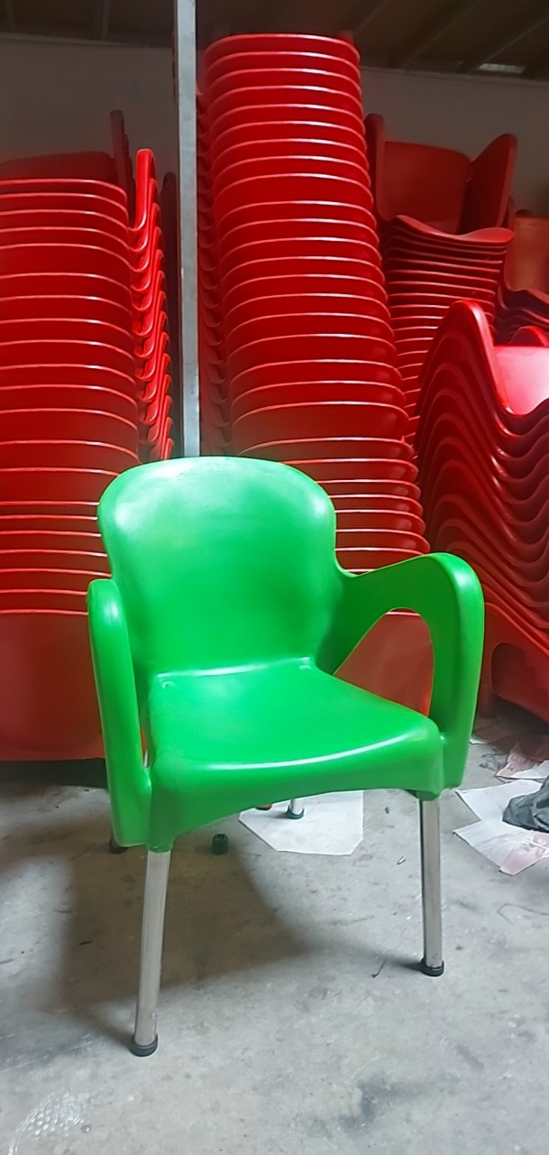 Ghế nhựa nữ hoàng