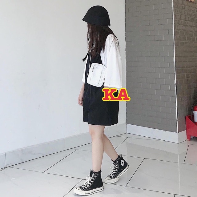 Set yếm đùi ống rộng và áo thun trắng