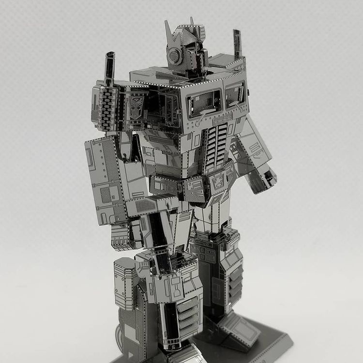 Mô Hình 3D Kim Loại Transformers Robot Optimus Prime Phe Autobot (chưa ráp)