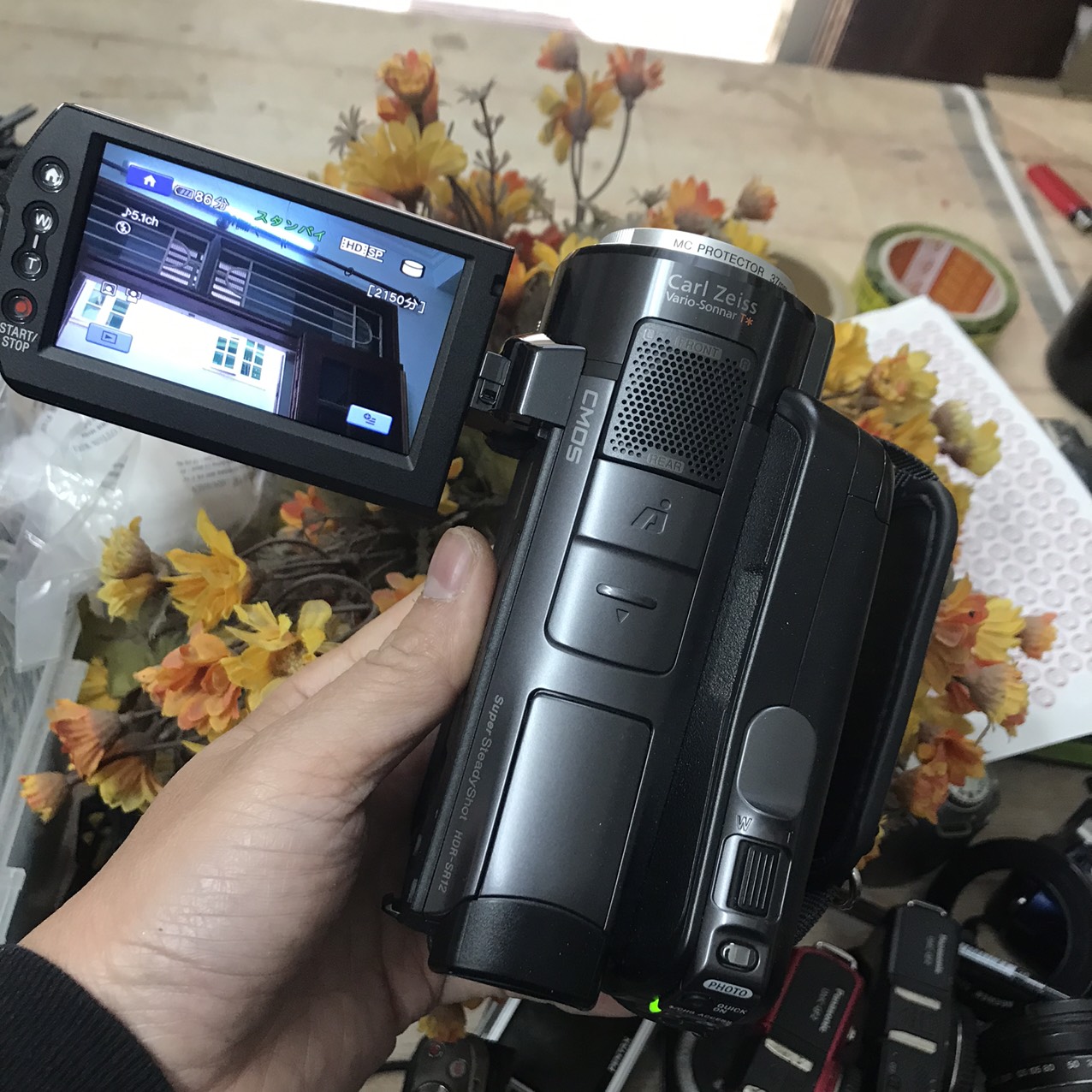 Máy quay phim Sony SR12