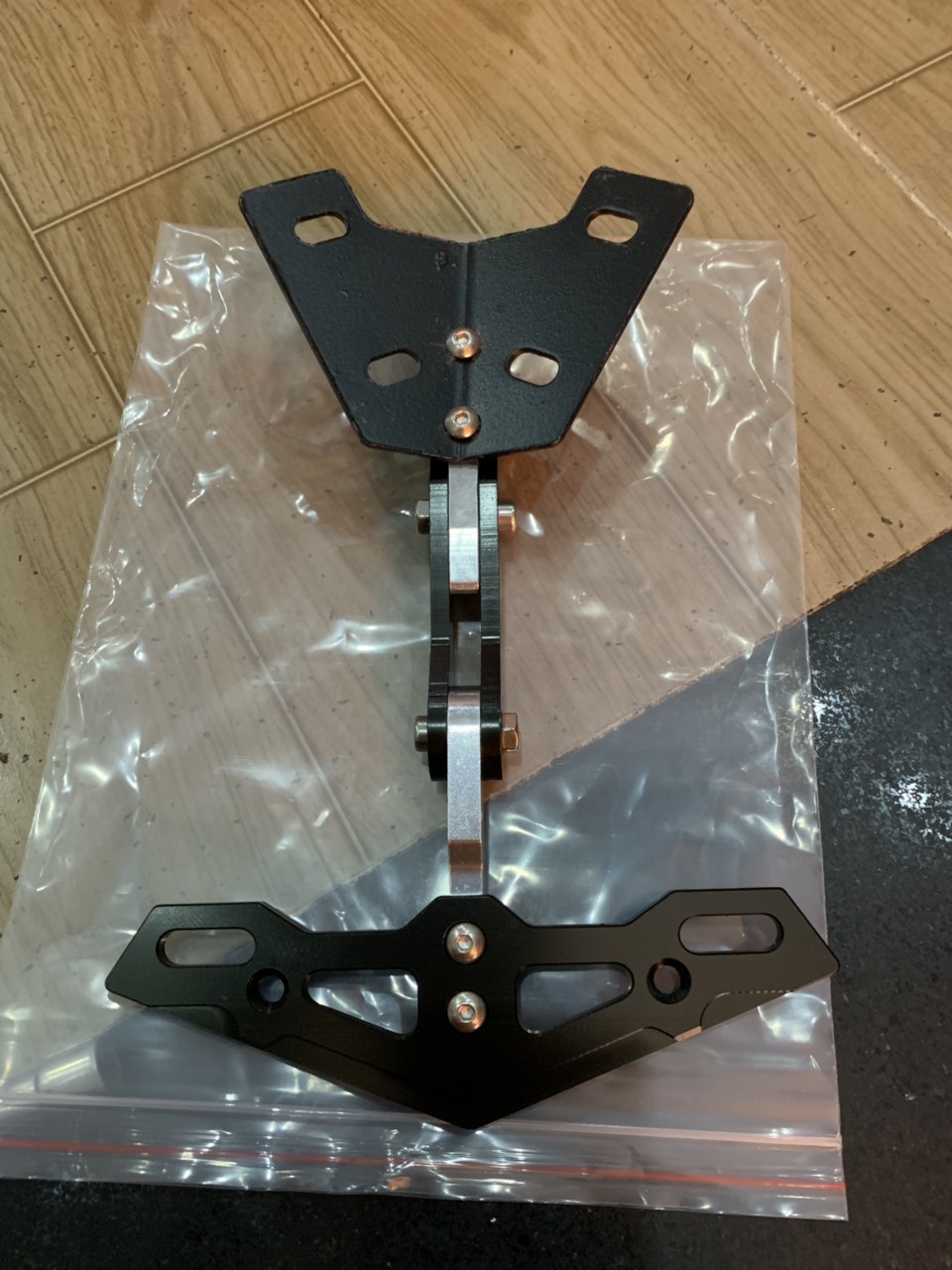 Bat bắt bảng số xe exciter 150 gãy màu đen