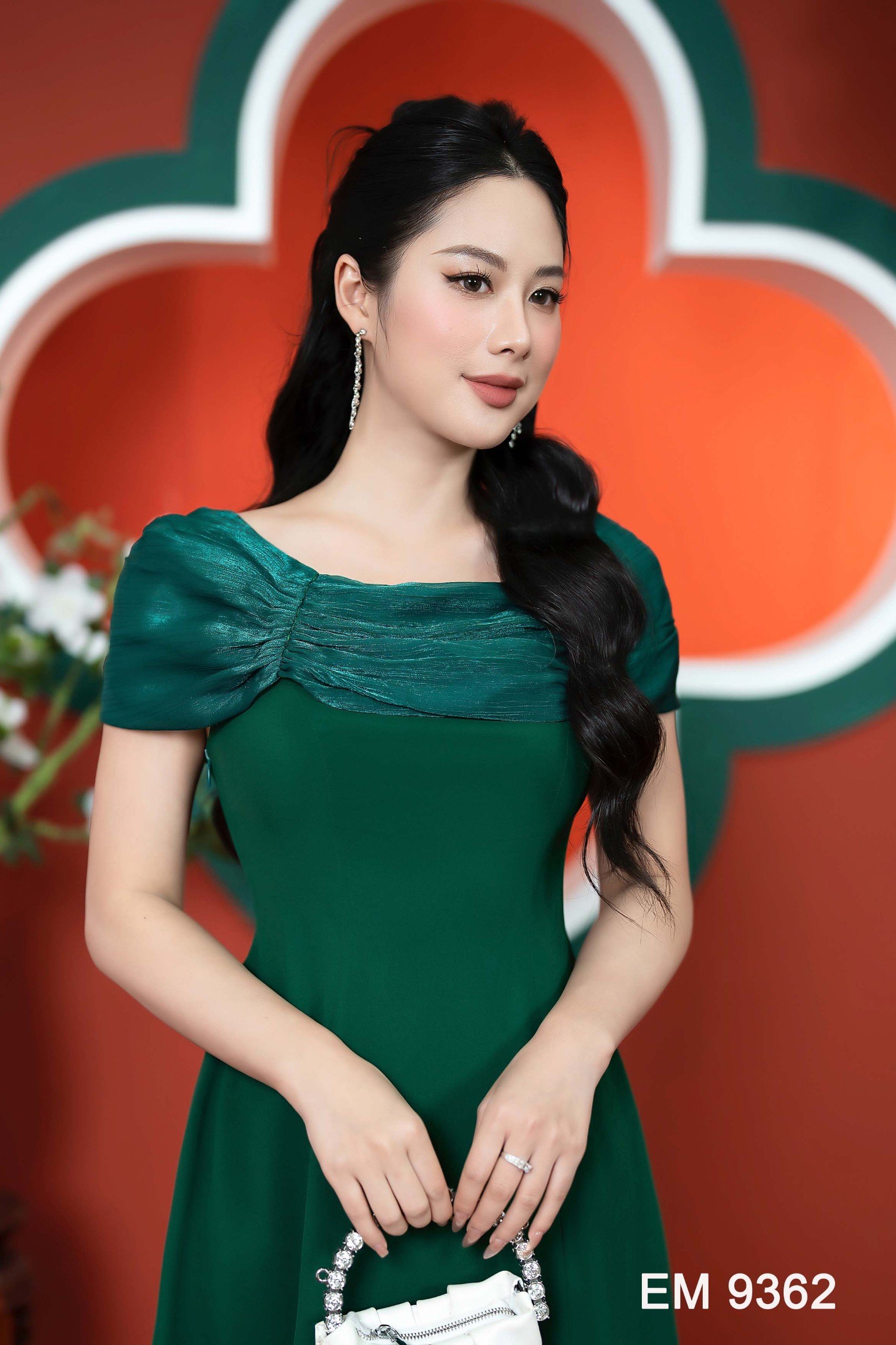 Đầm EMY EM9362 Xoè Xanh Vai Choàng