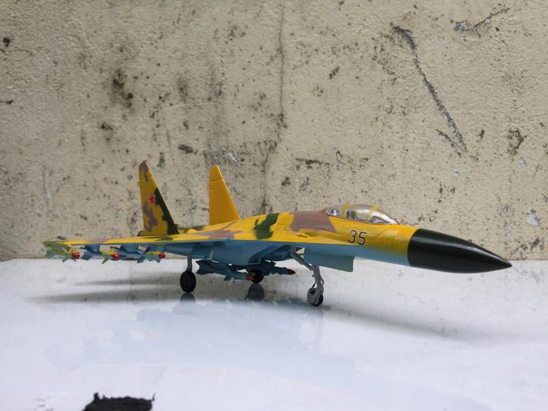 Mô hình Máy báy SU-35. 1:72-ABS