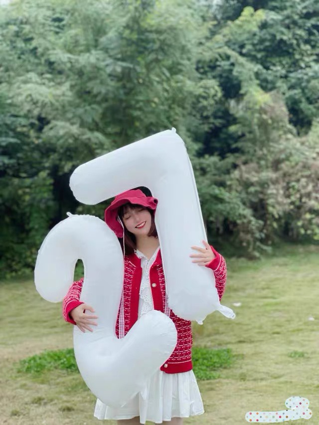Bóng số trắng size lớn