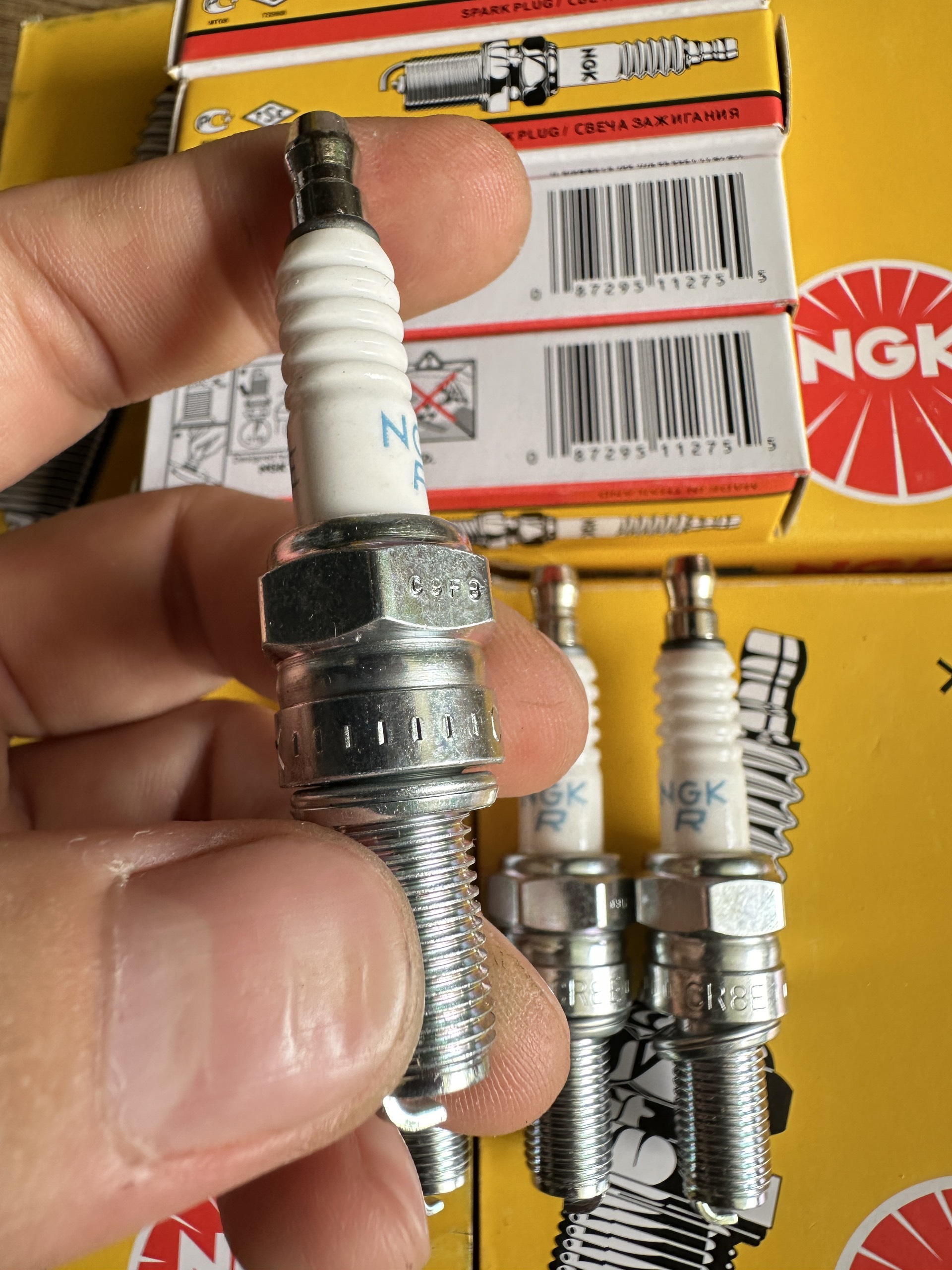 BỘ 4 BUGI ĐÁNH LỬA DONGBEN X30 / T30 LOẠI XỊN