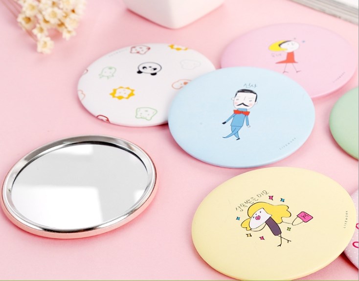 Gương mini cầm tay phong cách Hàn Quốc (Mẫu Ngẫu Nhiên)