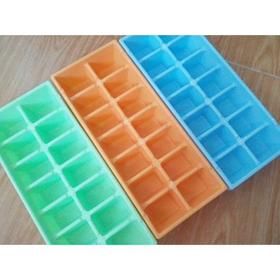 Khay nhựa làm đá tiện dụng