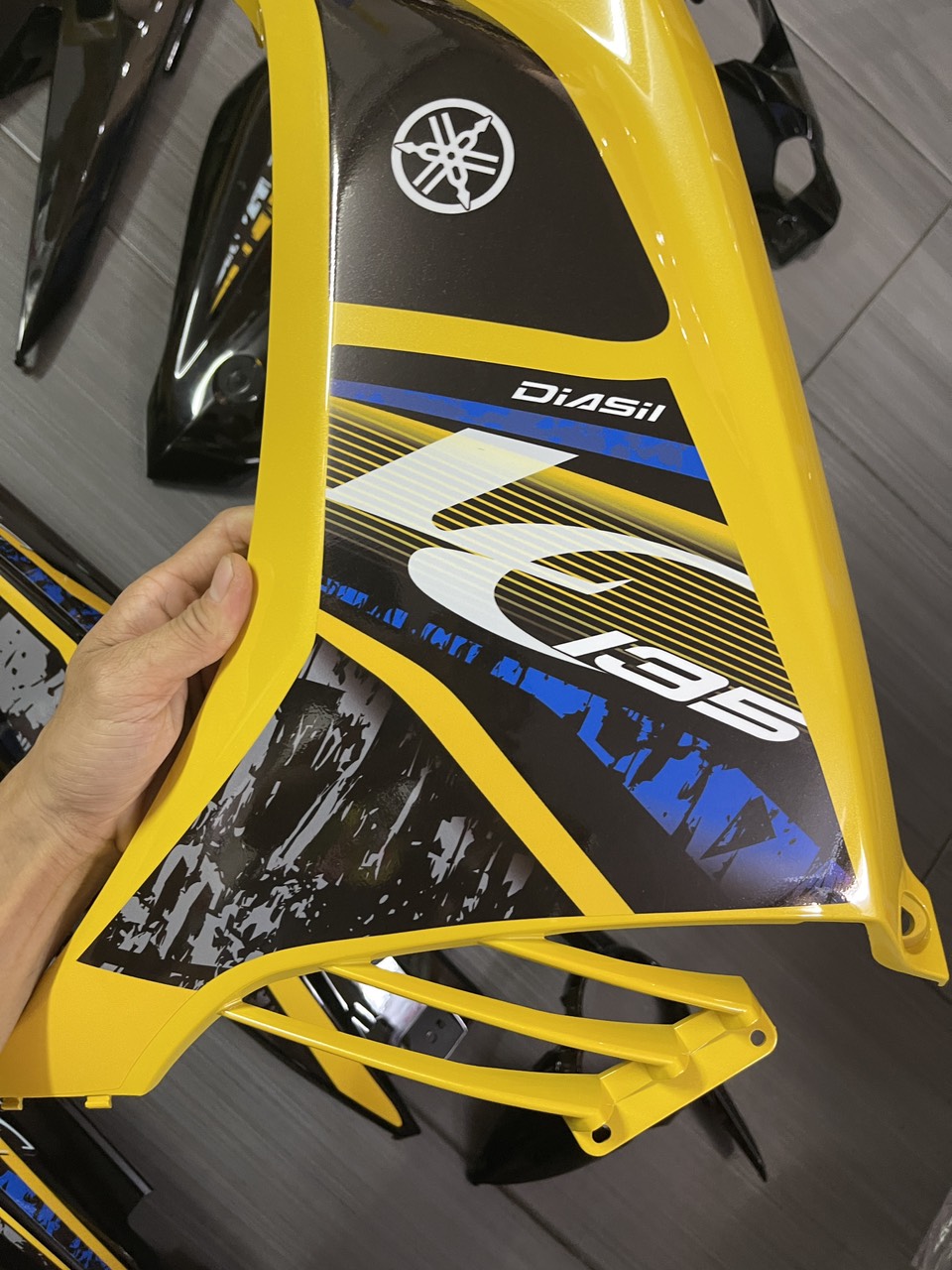 Dàn áo Ex 135 vàng đen tặng tem