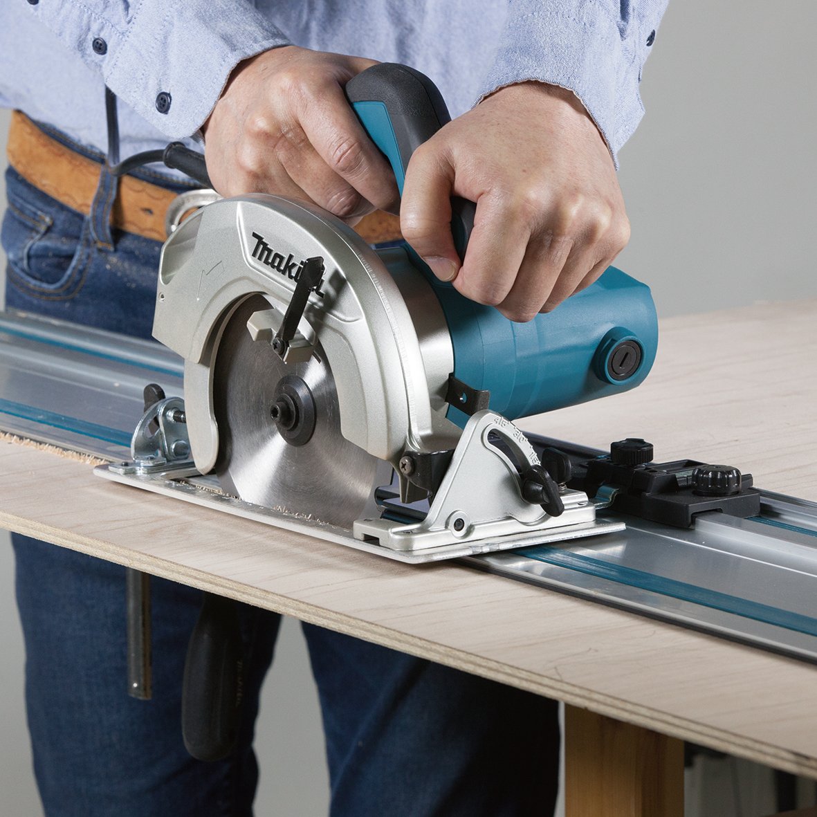 Máy cưa đĩa dùng điện Makita HS6600