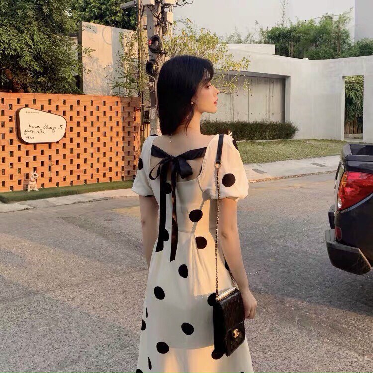 ĐẦM MAXI TRẮNG CHẤM BI CỔ VUÔNG, THẮT NƠ SAU LƯNG