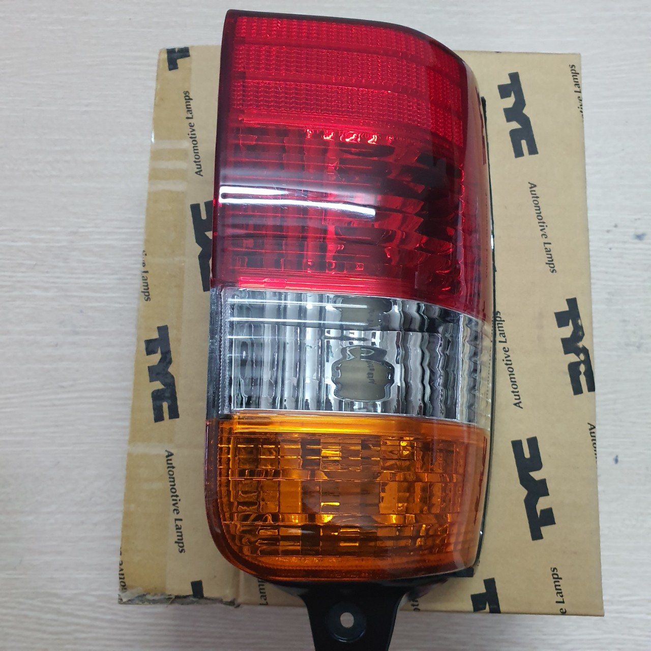 Đèn hậu Toyota ZACE