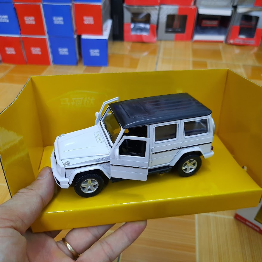Xe mô hình Mercedes Benz G63 tỉ lệ 1:36 bằng kim loại chạy cót xe đồ chơi trẻ em bằng kim loại
