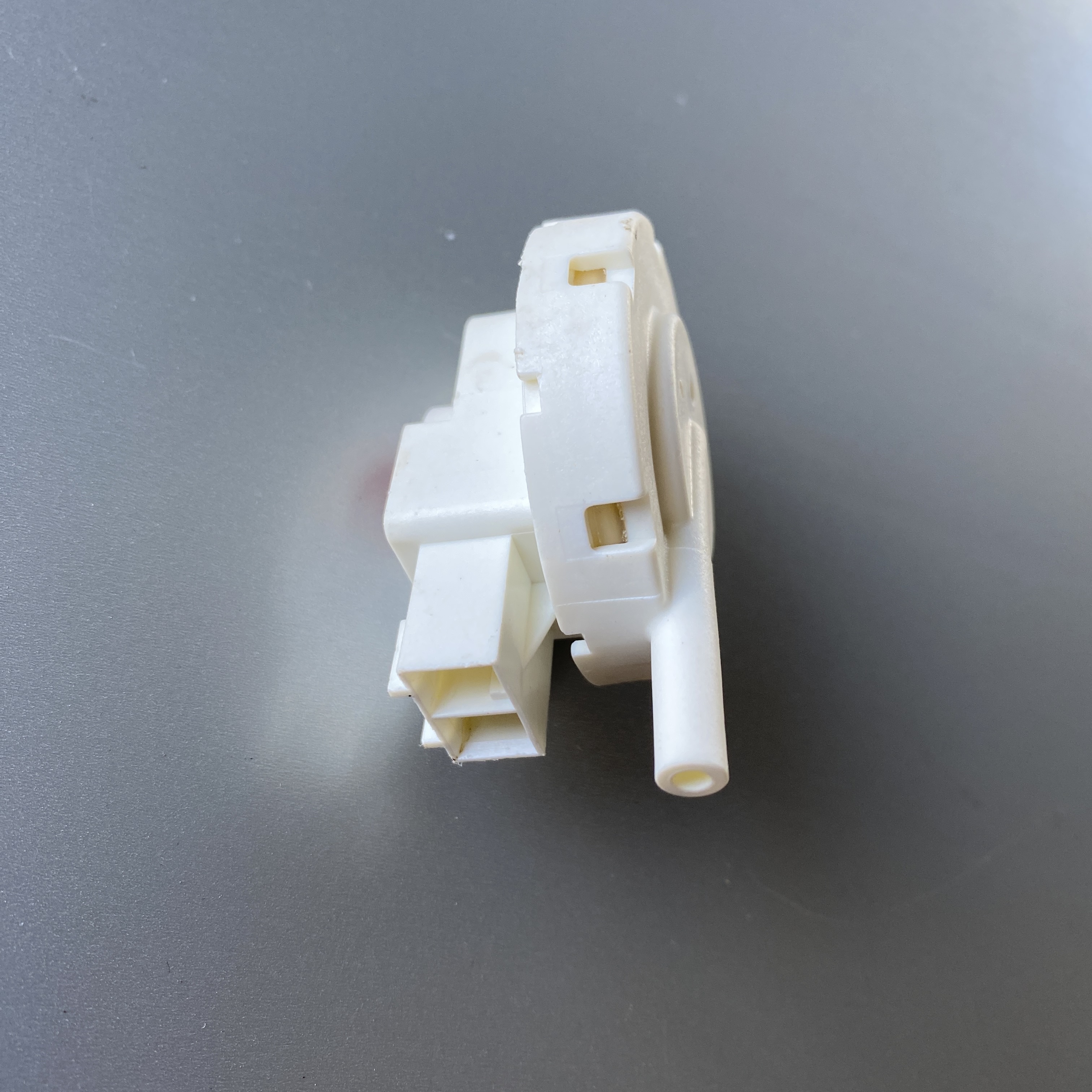 Phao / cảm biến mực nước máy giặt Sharp lồng đứng ( hãng tháo máy )