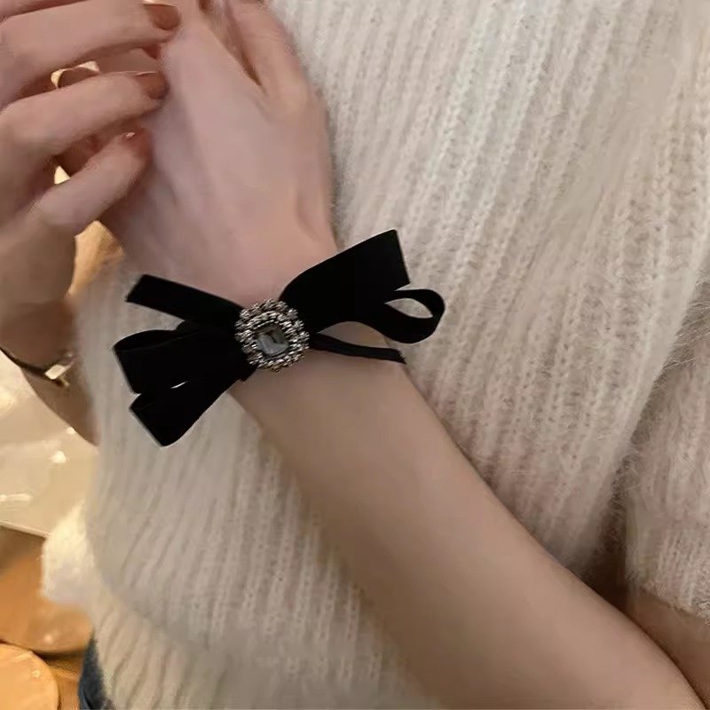 Cột tóc nơ nhung đen đính hạt pha lê vuông sang trọng CT01