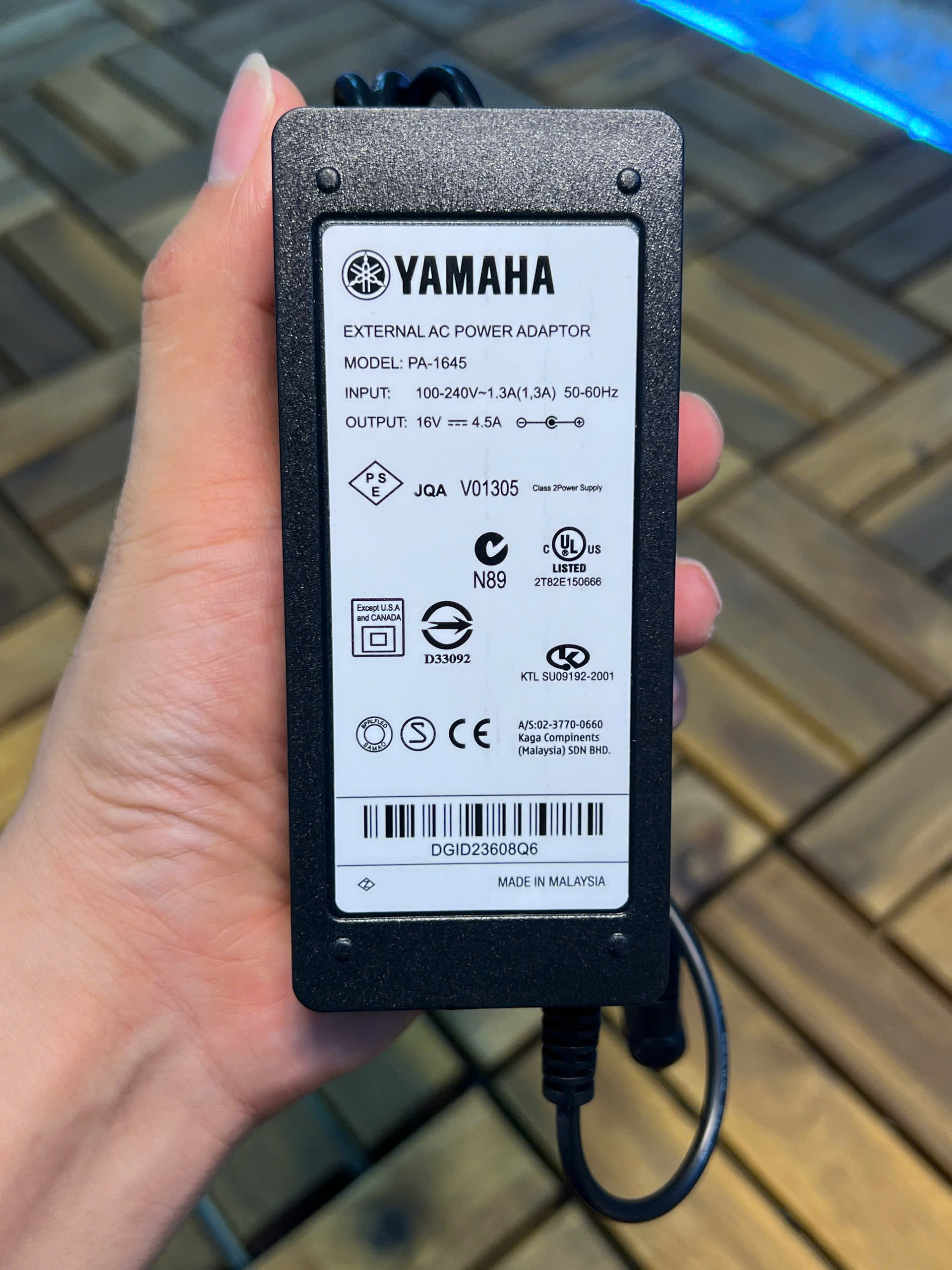Dây nguồn 16v 4.5a cho đàn organ yamaha