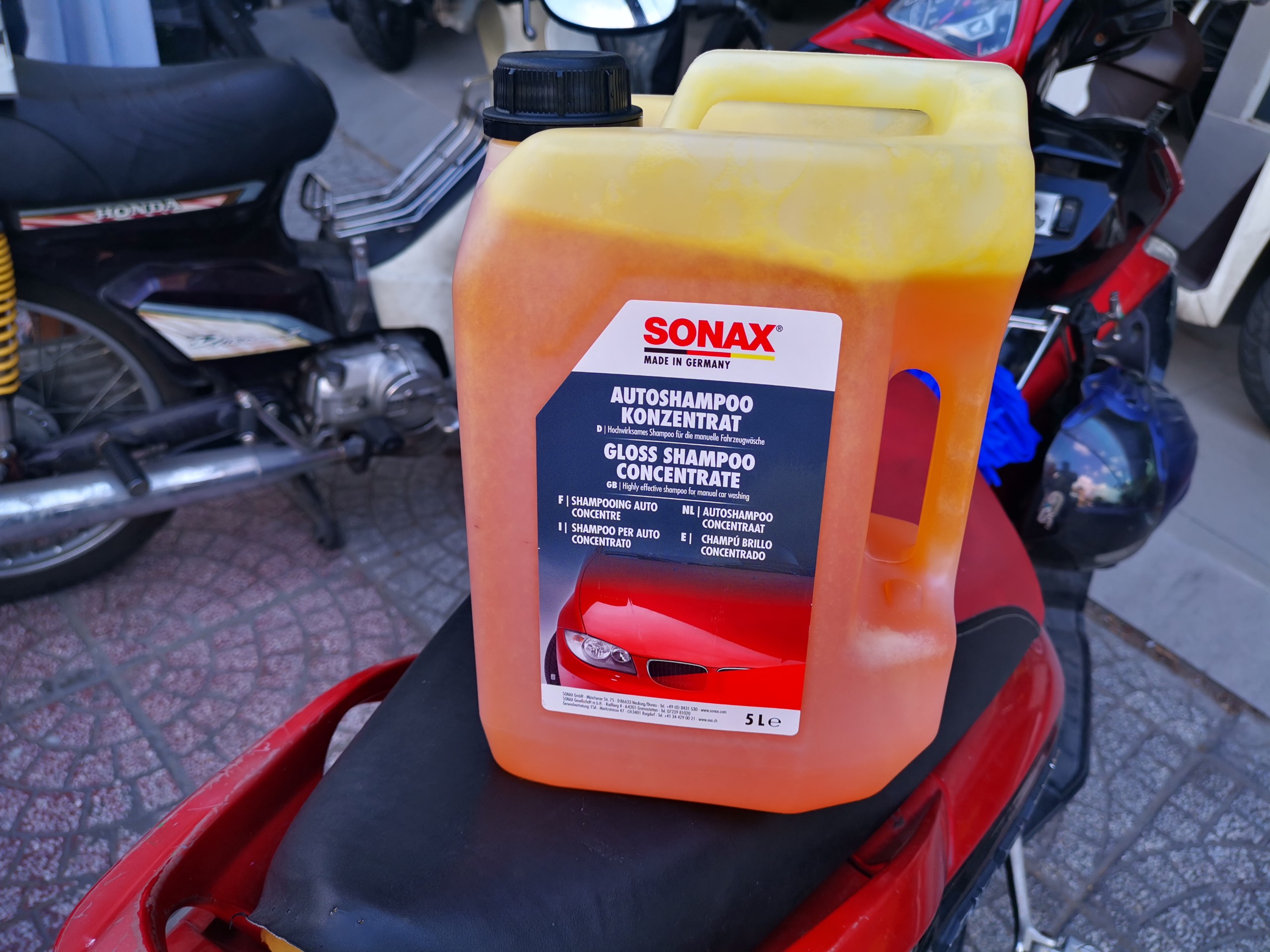 [HCM]Nước Rửa Xe Sonax Gloss Shampoo concentrate 314500 5 lít