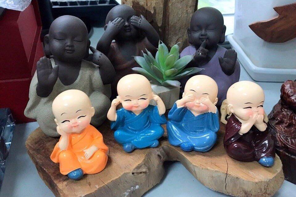 Tượng phật chú tiểu 4 không đá hổ phách
