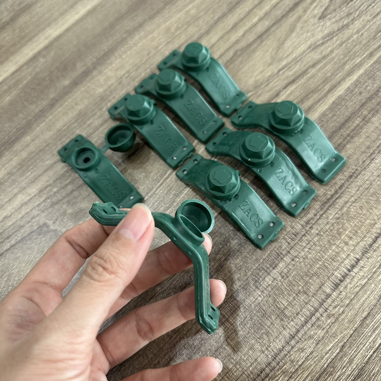 [100 Cái] KE CHỐNG BÃO CÓ NẮP KHÔNG NẮP LÕI SẮT - KE BÃO MÁI TÔN
