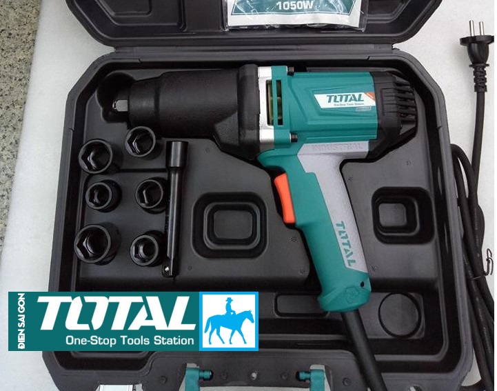 MÁY VẶN BU LÔNG ĐIỆN 1050W TOTAL TIW10101 Điện áp sử dụng: 220-240V~50/60Hz Tốc độ không tải: 2300/phút Đầu nối: 1/2” Mở được bu lông lớn nhất là M20 (30cm) Trọng lượng: 6kg