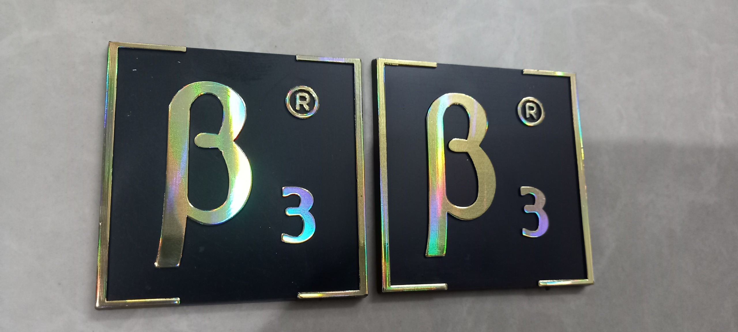 Tem Dán Thùng Loa B3 (Crom  Vàng 1 bộ 23k)