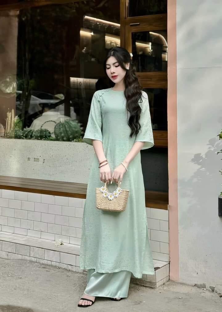 Áo dài cách tân gấm thanh liễu màu xanh ngọc cổ tròn tay lỡ phối cúc bọc
