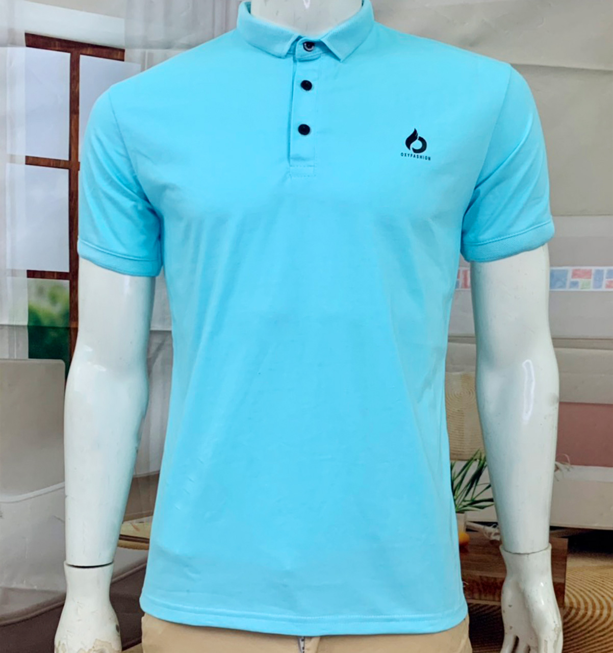 áo cổ bẻ màu xanh biển