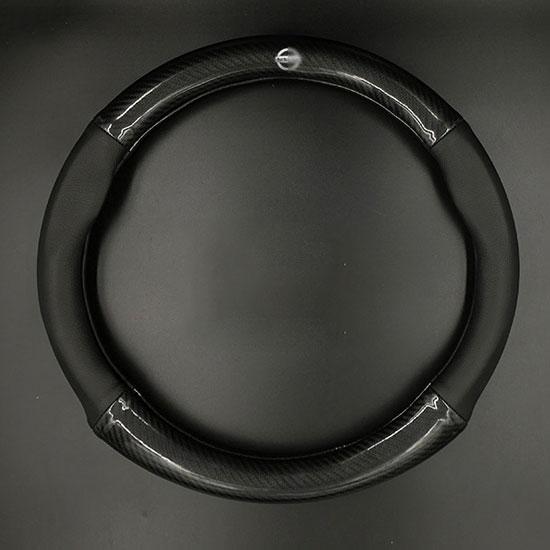 Bọc vô lăng, bọc tay lái, bọc da vô lăng cao cấp mẫu Carbon có đính kèm logo NISSAN màu đen, chất liệu da dày dặn thiết kế bắt mắt Giúp bảo vệ bọc vô lăng nguyên bản một cách tối ưu