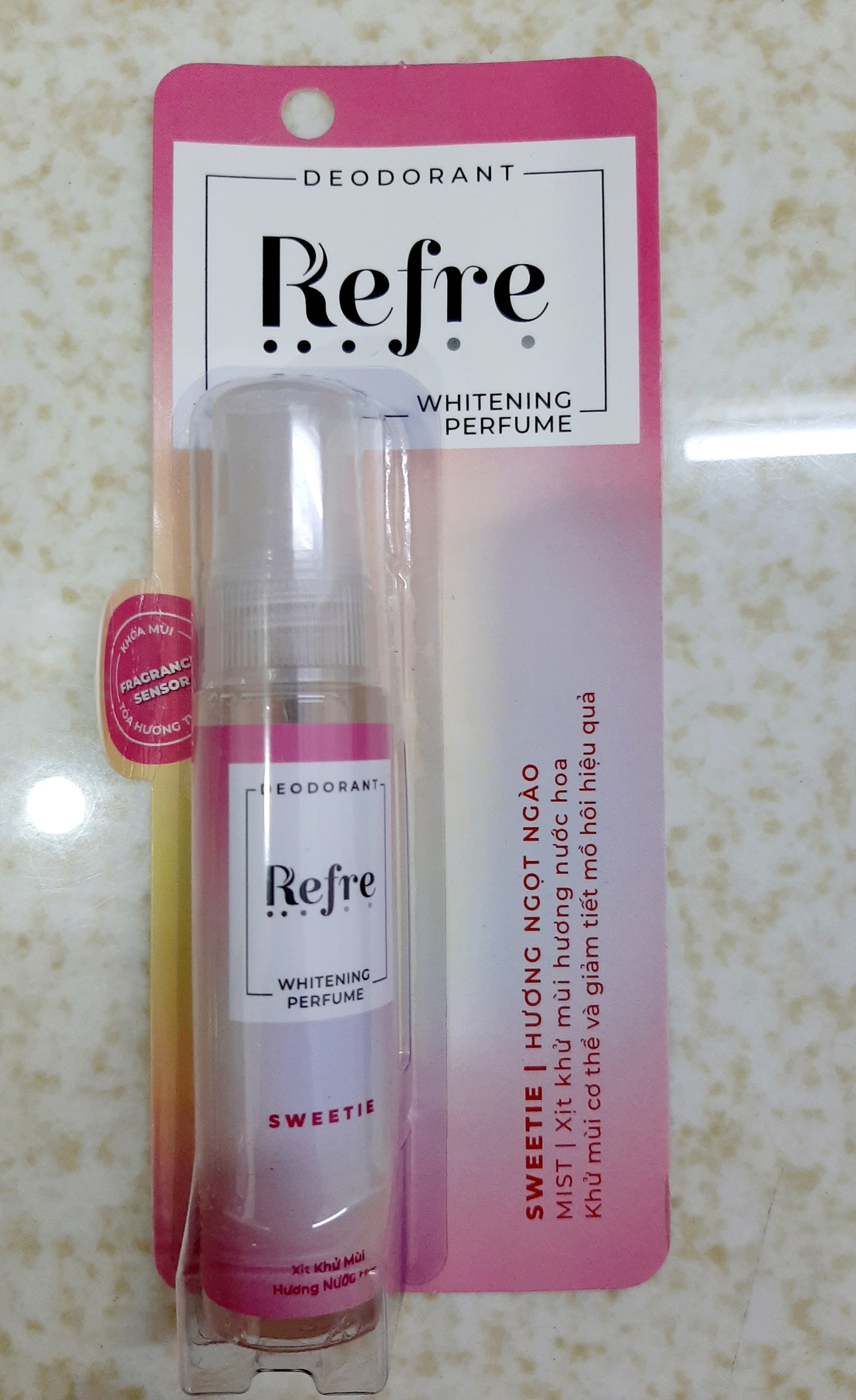 XỊT KHỬ MÙI DƯỠNG TRẮNG HƯƠNG NƯỚC HOA REFRE WHITENING SWEETIE HƯƠNG NGỌT NGÀO 30ML