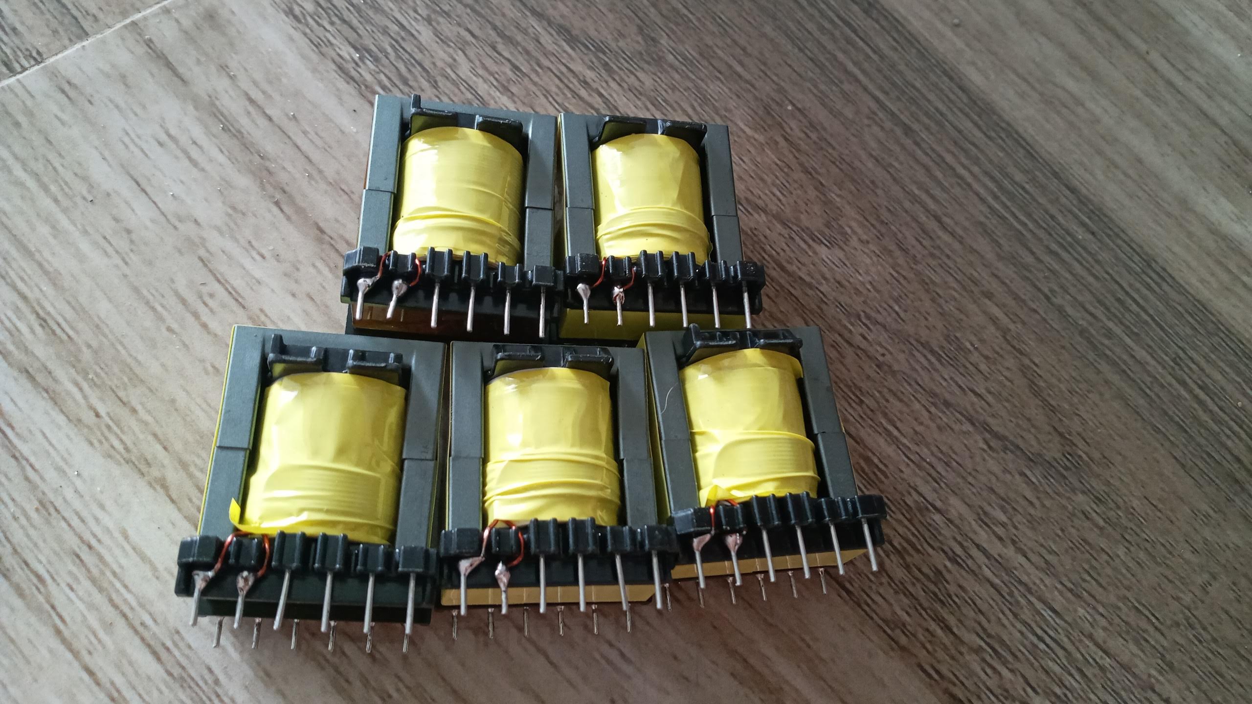 Biến áp xung EE28 (E2834 đứng - mới)