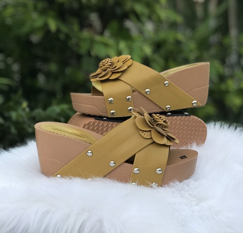 Dép đế xuồng, dép nữ guốc xuồng quai chéo gắn HOA cực xinh giá rẻ