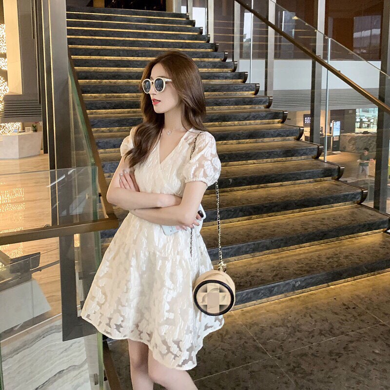 Đầm Ren Trắng Cổ V Thắt Nơ Sau Lưng Dịu Dàng TTSA0560