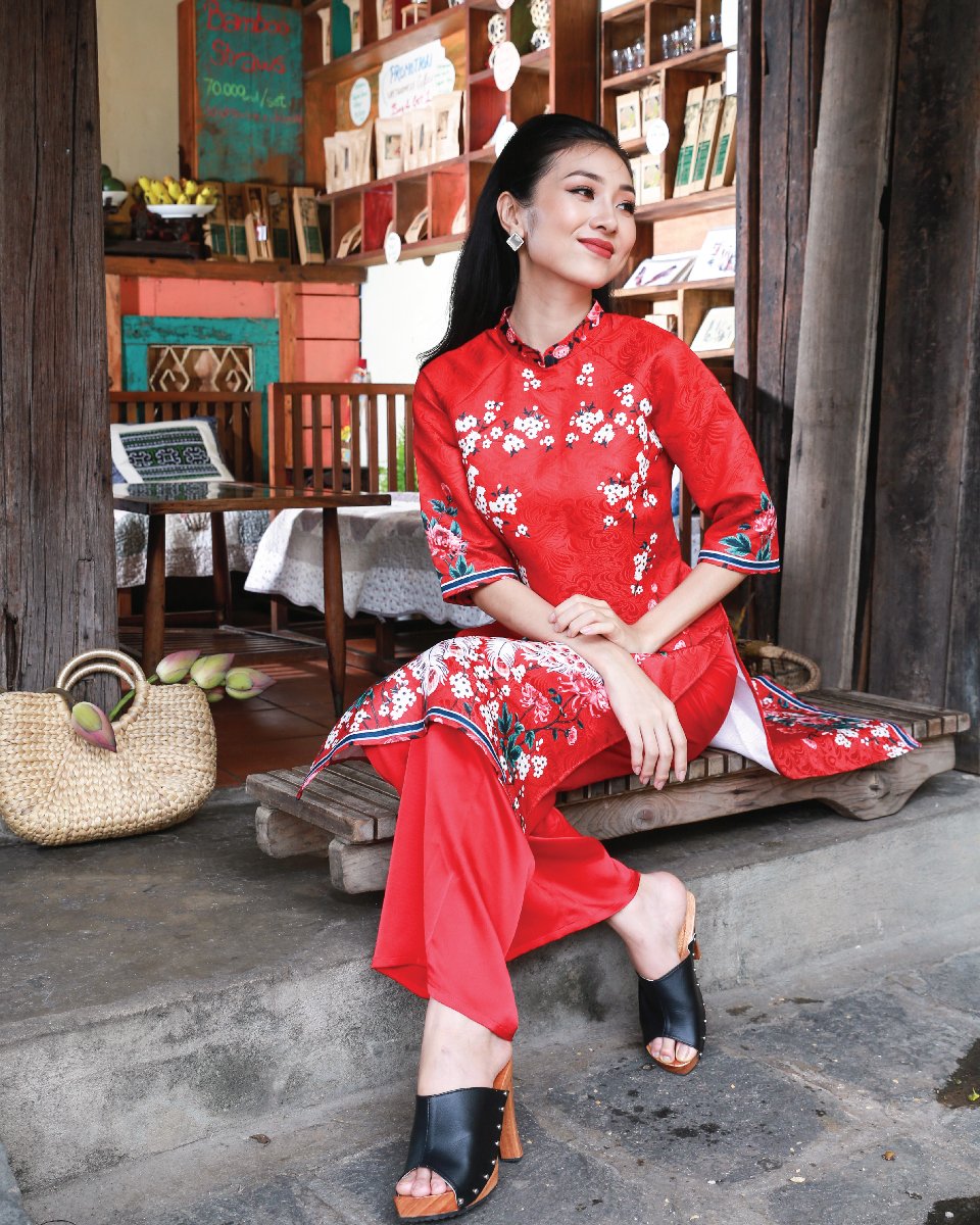Áo Dài Gấm Đỏ Bừng Sắc Xuân F2 AD14