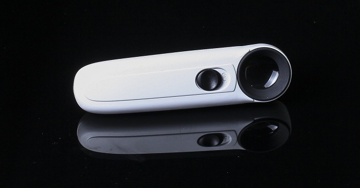 Kính lúp 40X cầm tay có đèn MG6B-1B