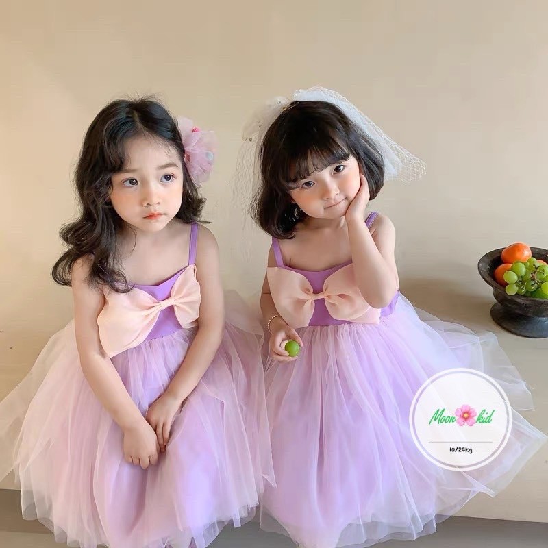 Váy tím nơ ngực bé gái