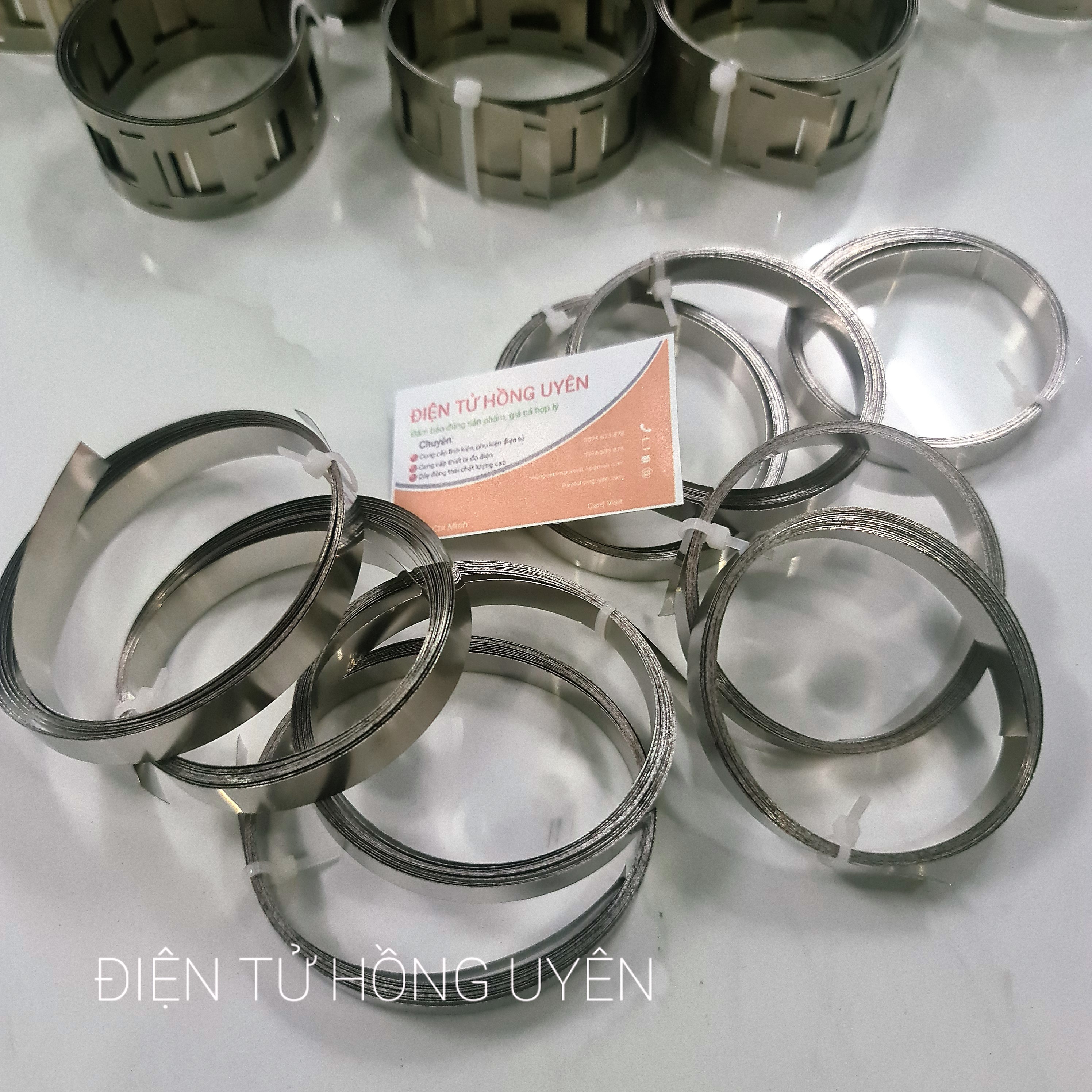 Kẽm mạ niken hàn cell pin 18650/26650/32650. Kẽm hàn 0.15x8mm. Thép hèn pin đơn, độ bám dính rất tốt hàn bằng máy hàn pin hoặc dùng mỏ hàn chì hàn kẽm lên cell đều được