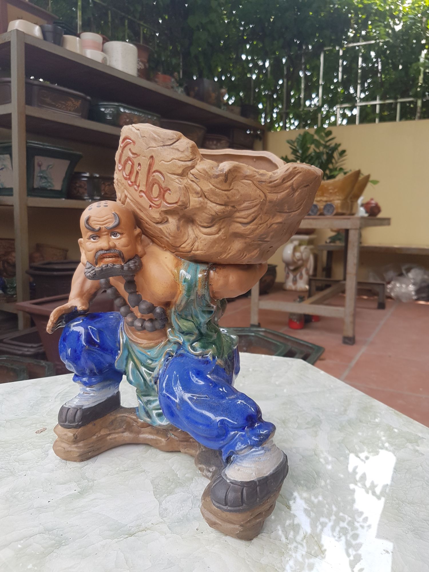 Chậu tượng Lỗ Trí Thâm cõng đá Tài Lộc