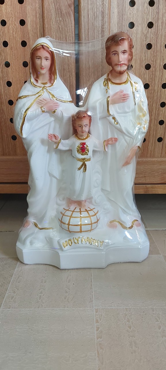 Bộ tượng Gia Đình Thánh gia ( Thánh Gia Thất) 32cm chất liệu composite xanh, trắng, nâu