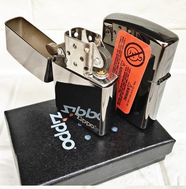 [HCM]BẬT LỬA HỘT QUẸT ZIPPO MỸ TEM ĐỎ ĐEN BÓNG. HÀNG USA